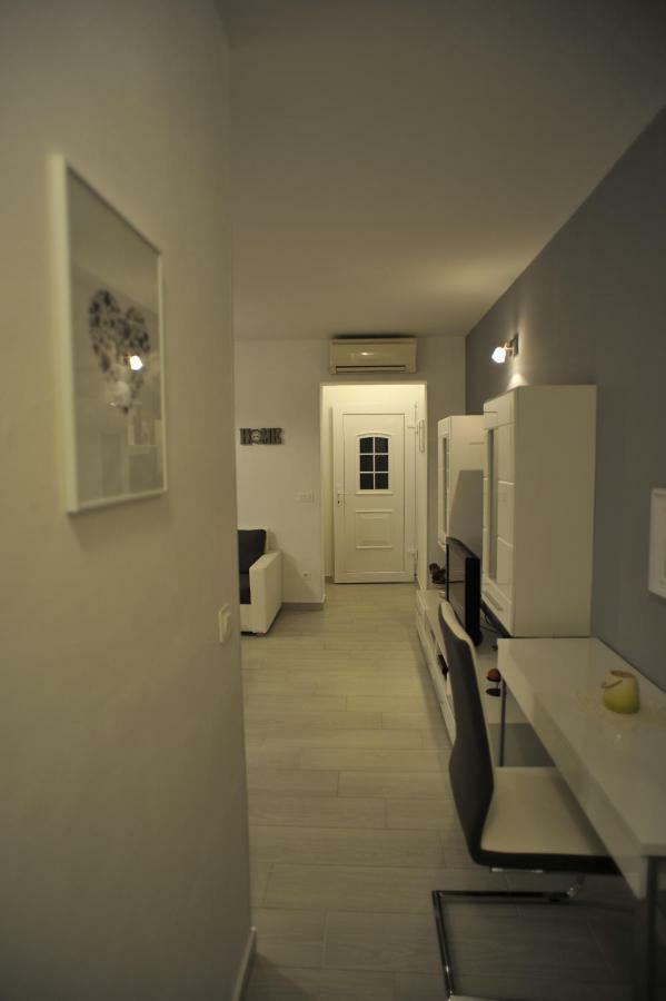 Apartment Stefania 罗维尼 外观 照片